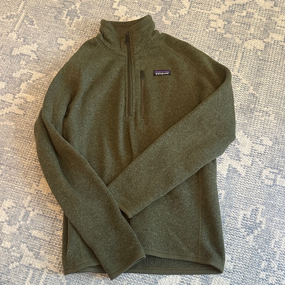 Green Patagonia fleece quarter zip